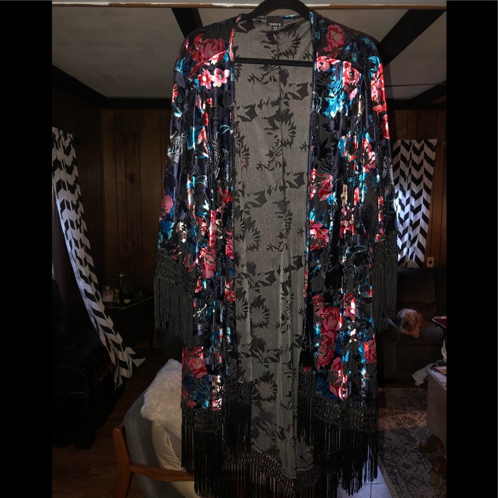 ❤️Torrid Floral Long Kimono ❤️